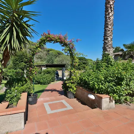 Casa G Un Giardino Su Portoferraio Вилла Le Foci